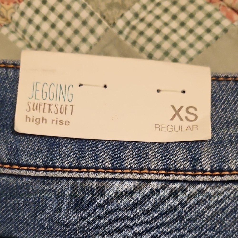 Maurices 4-button High-Rise Jeggings- Size XS - Picture 9 of 10